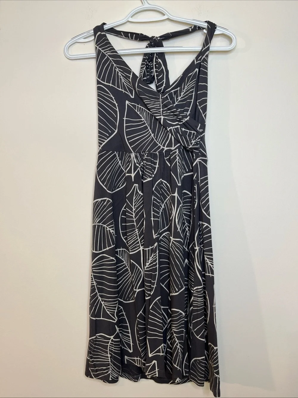 Women’s Boden Gray White Leaf Halter Dress Size 4P Summer Beach Resort